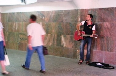 10 июля 2012, 10:02 Переглядів:   Влітку на вулицях міста все частіше лунають звуки гітари і голосу доморощених виконавців