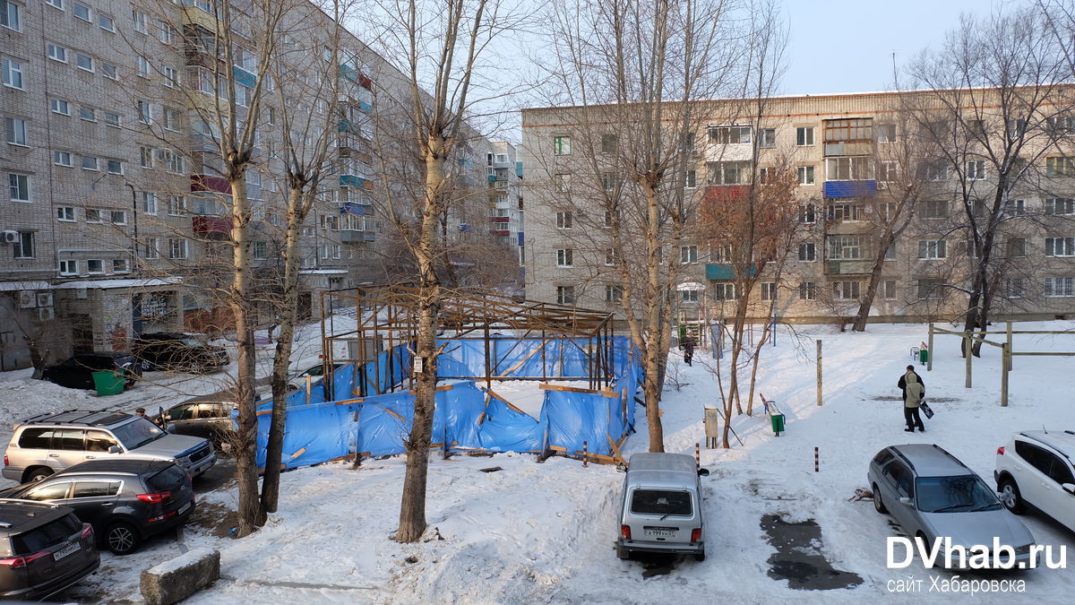 - Нас же про це ніхто не повідомляв, з'ясувався цей факт вже тоді, коли у дворі почалося будівництво, що стало для нас неприємним сюрпризом