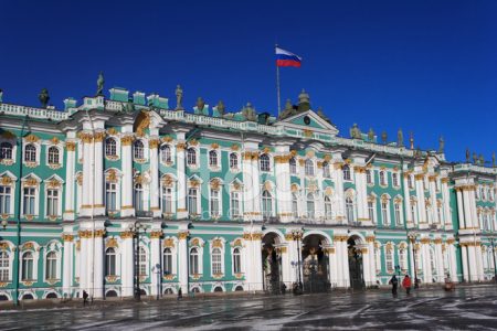 Переїзд в Санкт-Петербург на ПМЖ - це завдання, яке ставлять перед собою багато росіян і іноземні громадяни
